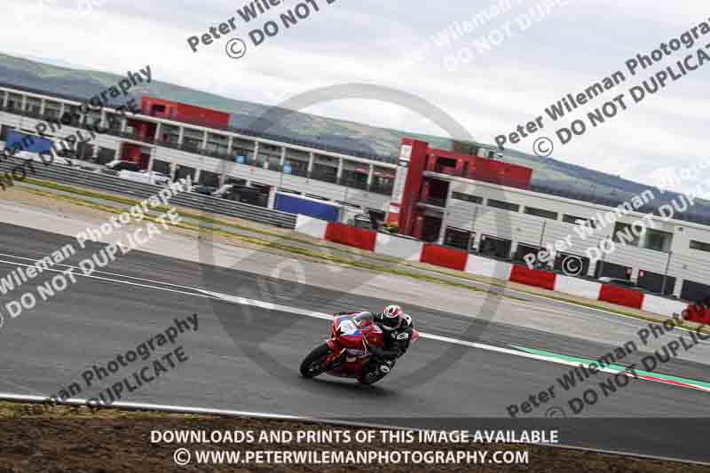cadwell no limits trackday;cadwell park;cadwell park photographs;cadwell trackday photographs;enduro digital images;event digital images;eventdigitalimages;navarra;no limits trackdays;peter wileman photography;racing digital images;trackday digital images;trackday photos